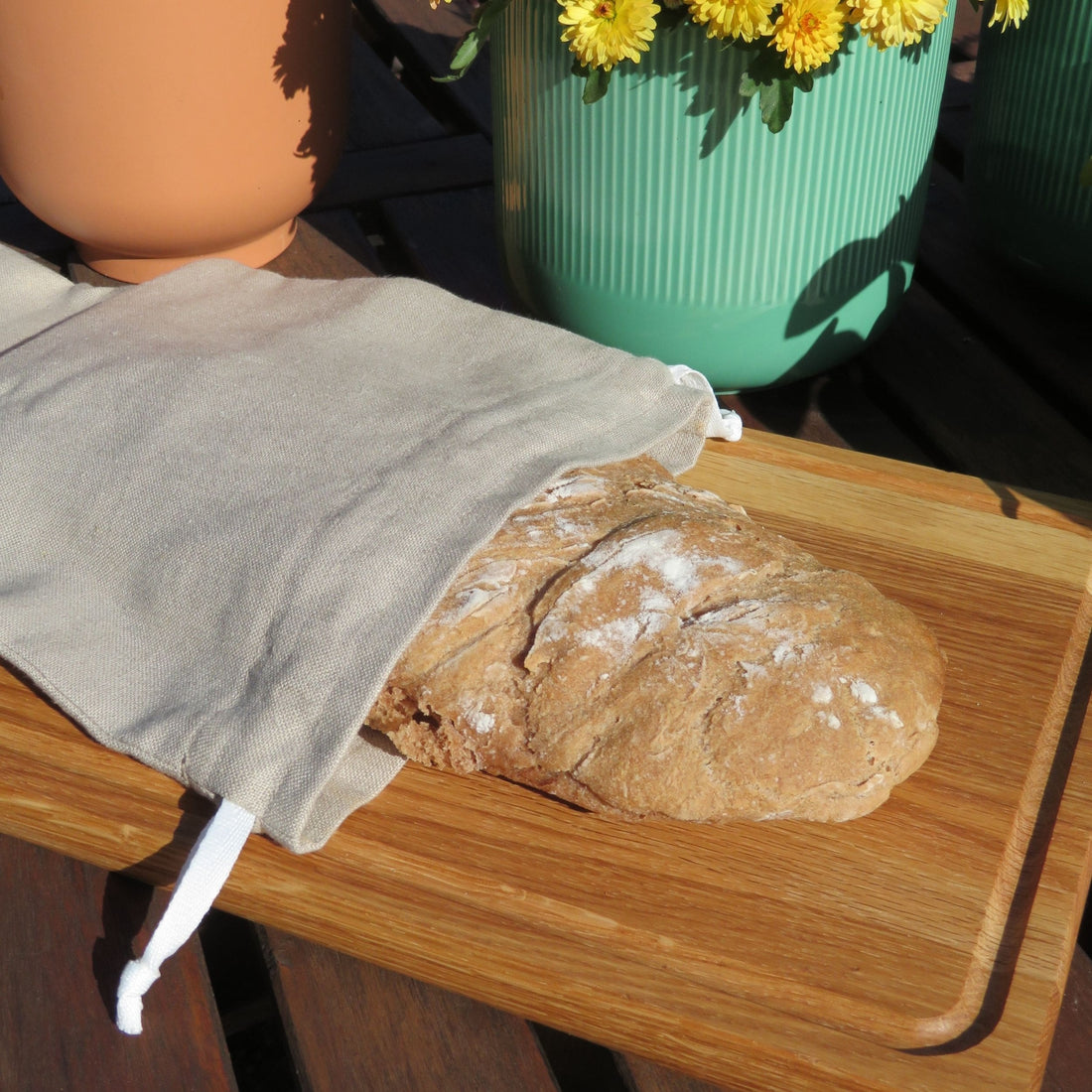 Brotbeutel aus Bio-Leinen - rundes Brot in Action