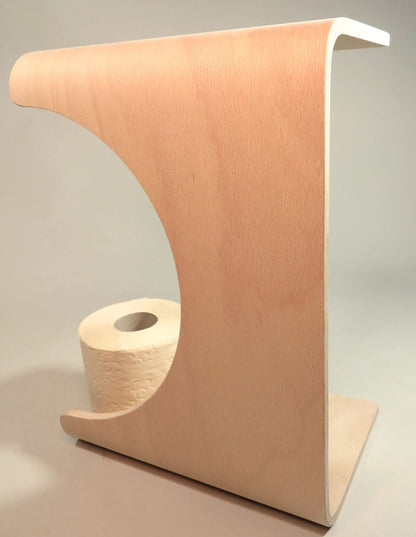 Toilettenhocker aus Holz stehend mit Klopapier